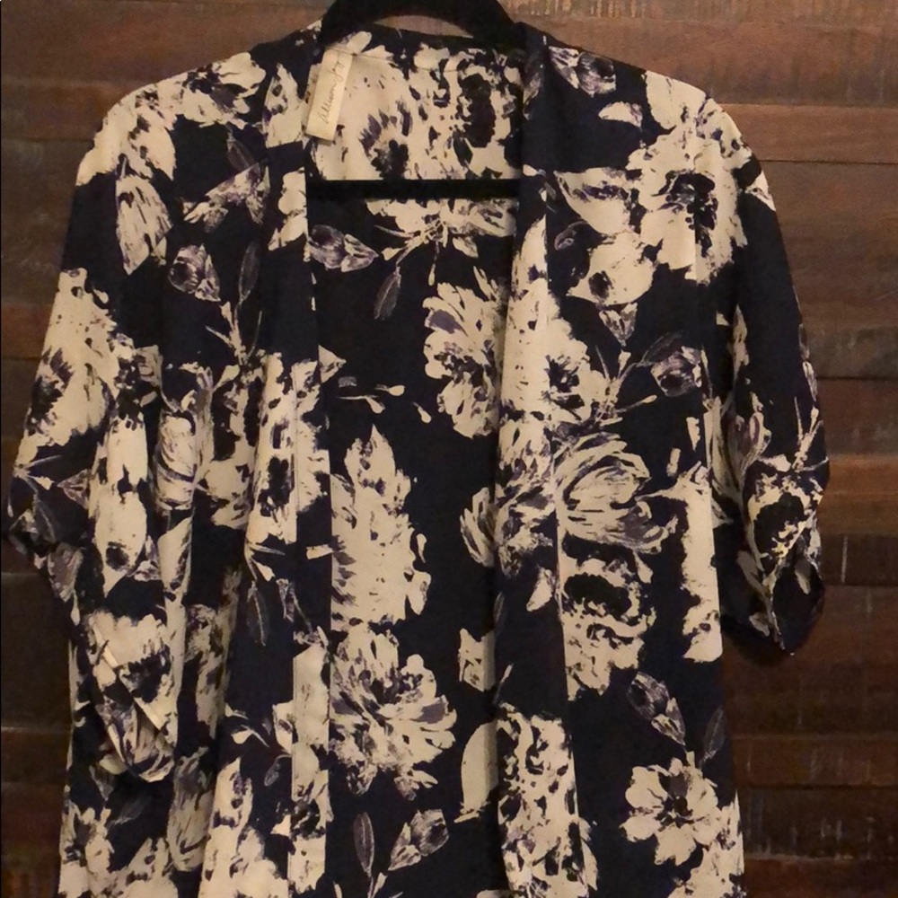 Lydia floral kimono